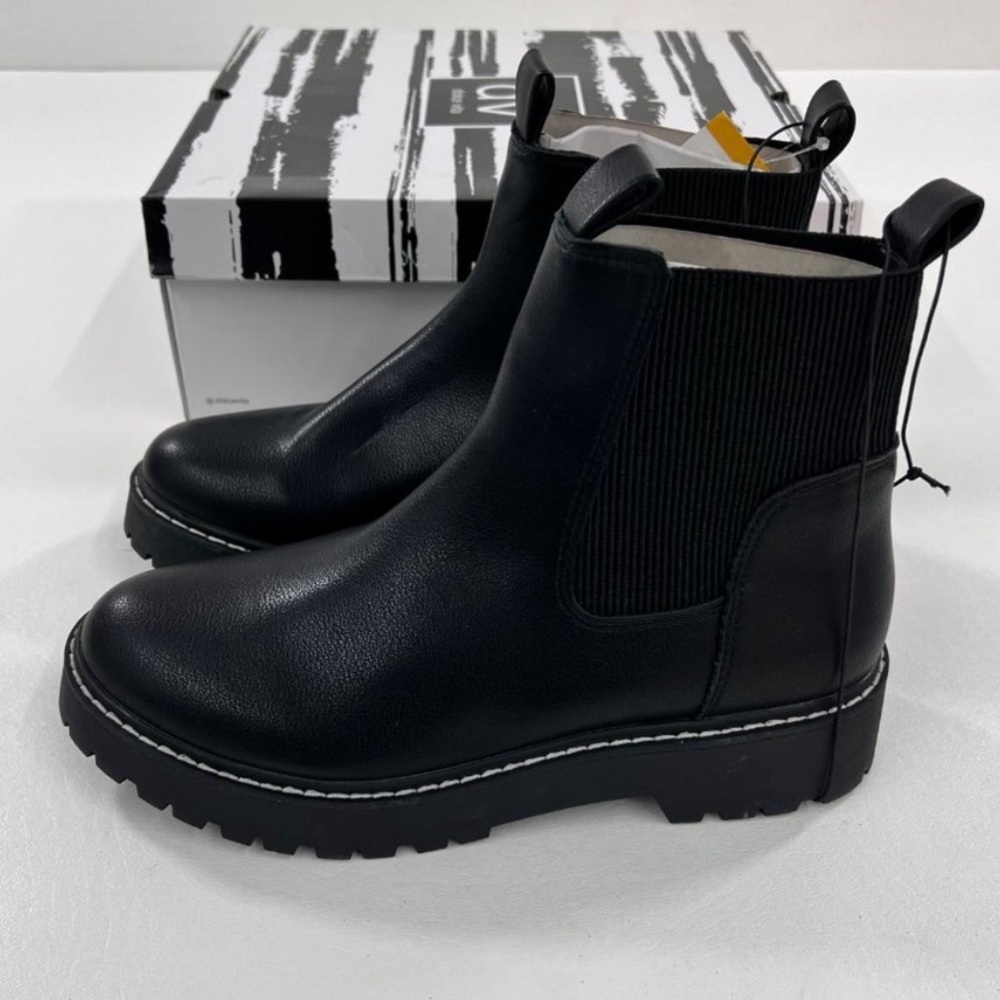 Dolce Vita Women's Shoes 8 Leigha Low Heel Lug Sole Chelsea Boot Black 8